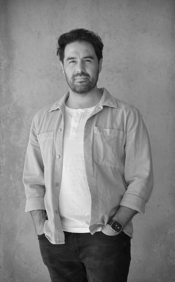 Retrato de Ricardo Gatica en blanco y negro